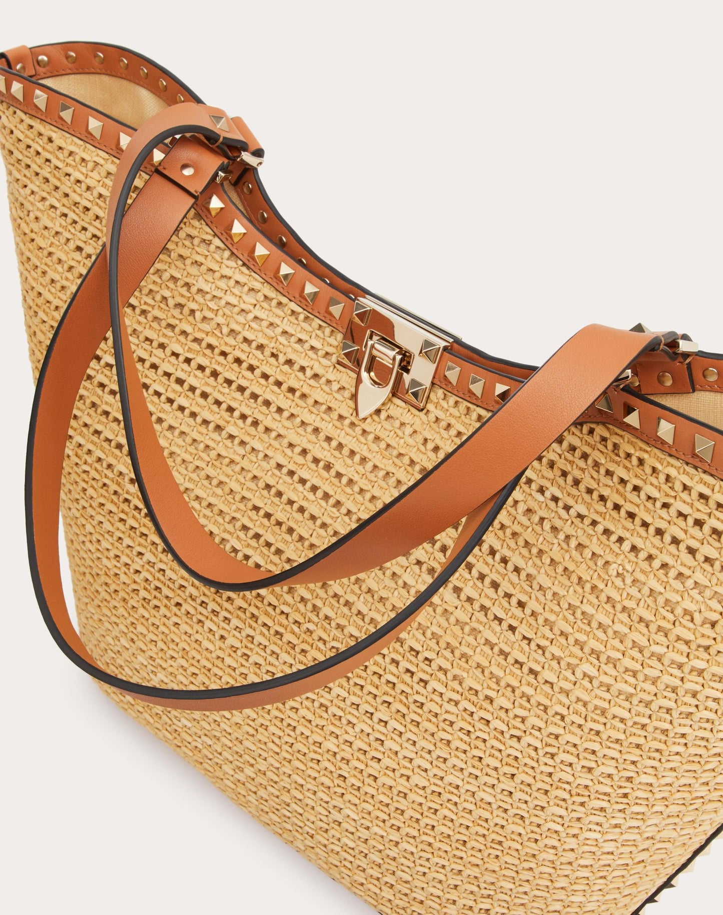 ROCKSTUD WOVEN RAFFIA SHOPPING BAG